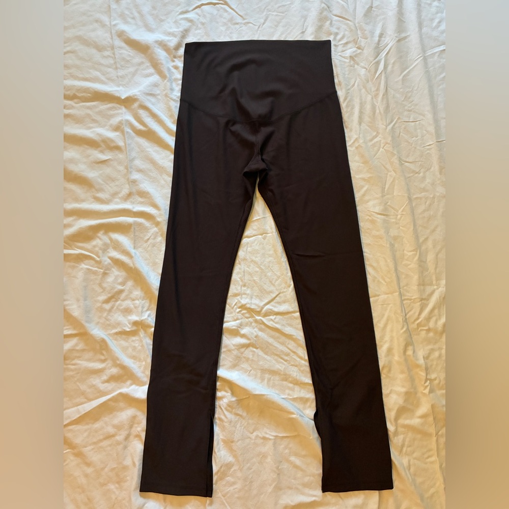 Women’s maternity brown ribbed flare leggings Medium